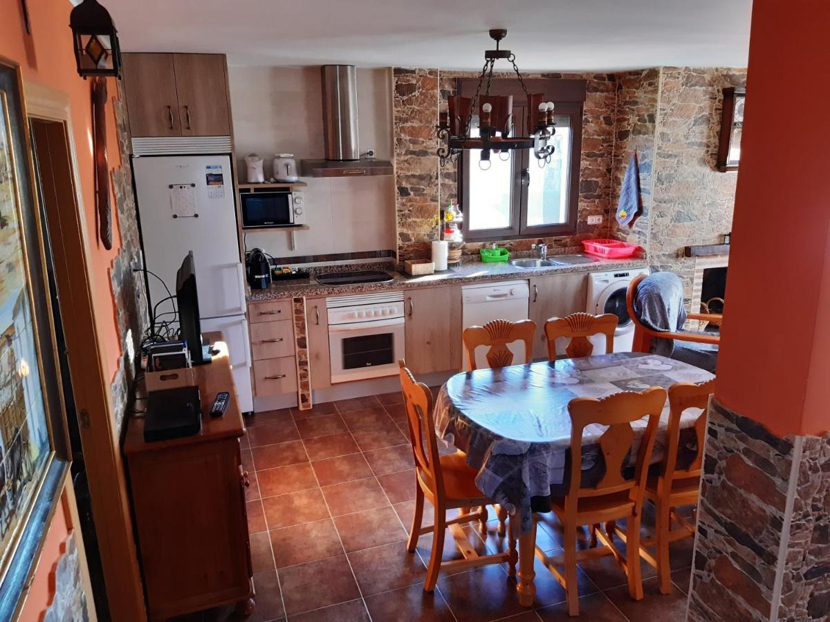 Casa Rural Mi Descanso Valdefuentes de Sangusín Exteriör bild