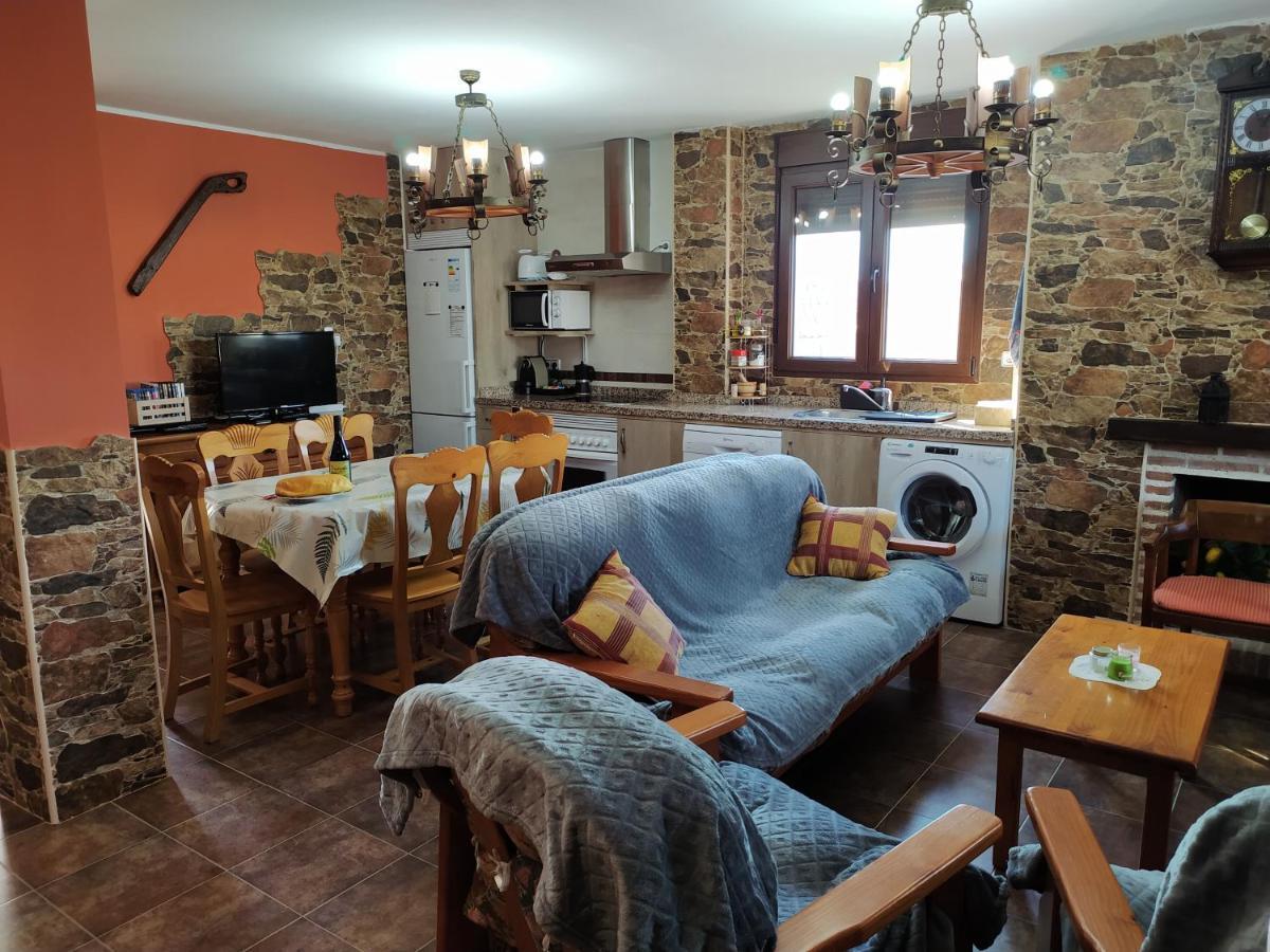 Casa Rural Mi Descanso Valdefuentes de Sangusín Exteriör bild