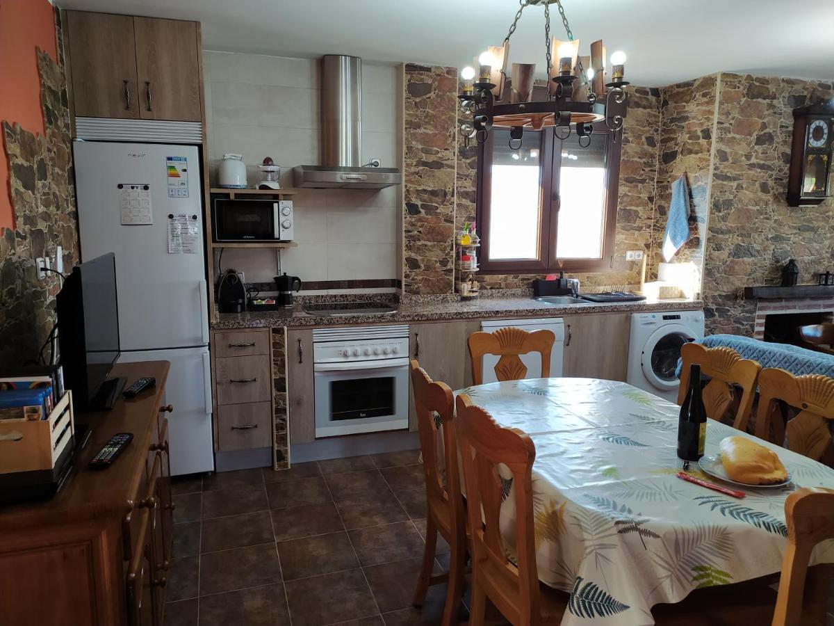 Casa Rural Mi Descanso Valdefuentes de Sangusín Exteriör bild
