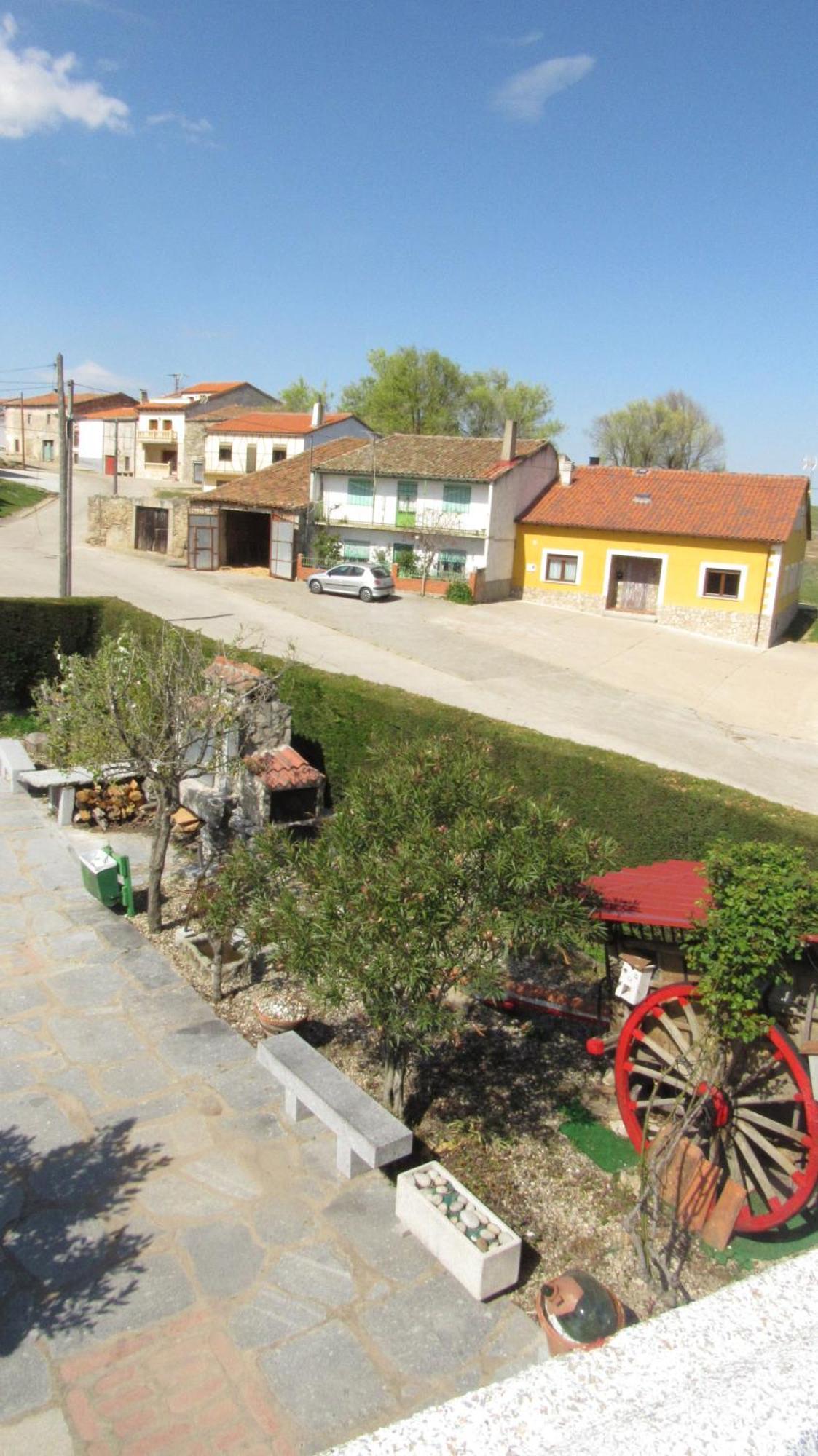 Casa Rural Mi Descanso Valdefuentes de Sangusín Exteriör bild